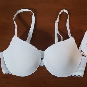 Calvin Klein lightly lined/full coverage bra